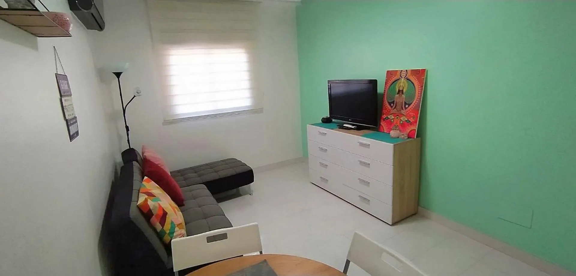 Modern Spacious Apartment In Center Of Malaga contacts